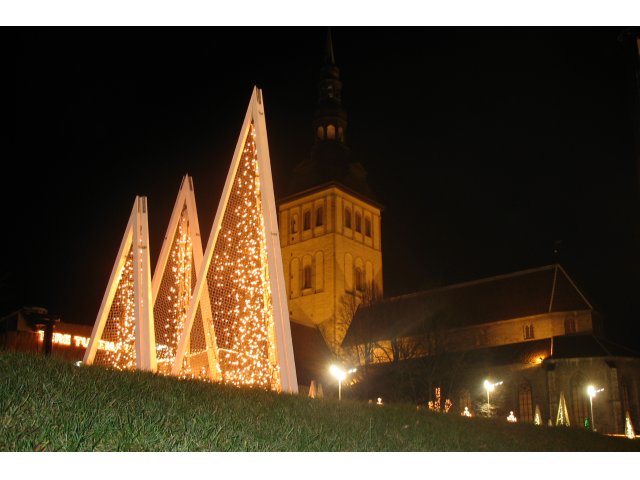 Niguliste kiriku juures